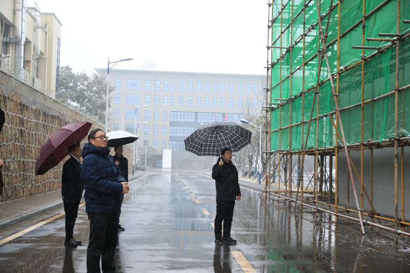 我校開展開學前校園安全檢查