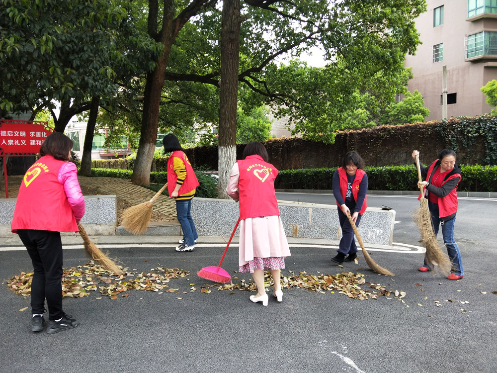 “弘揚雷鋒精神 創(chuàng)建文明校園” ——附屬藝術(shù)中專黨總支第一黨支部開展學雷鋒主題黨日活動