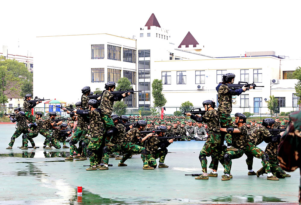 衡陽幼高專舉行2021級新生軍訓(xùn)匯報表演暨總結(jié)表彰大會