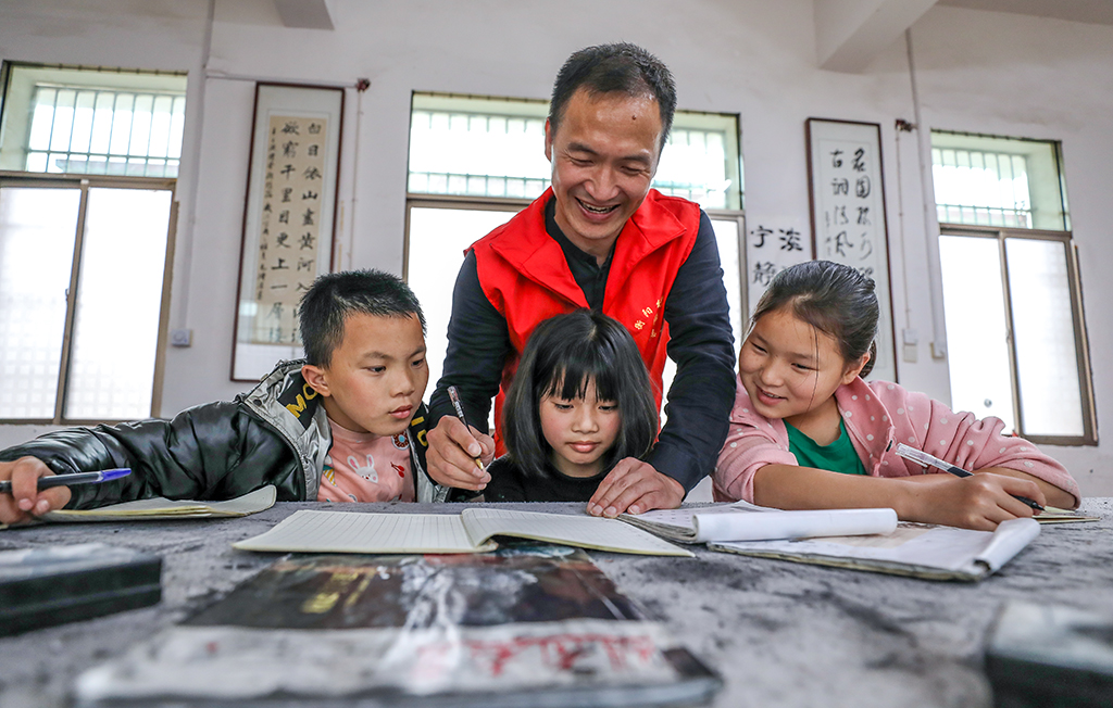 “藝”起成長，伴你同行 ——衡陽幼兒師專志愿者赴衡南縣松江聯(lián)合學(xué)校長嶺校區(qū)開展支教幫扶活動(dòng)