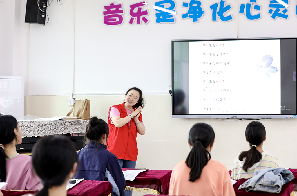 衡陽幼兒師專學(xué)前教育系赴衡南縣茶市聯(lián)合學(xué)校開展留守兒童結(jié)對幫扶工作