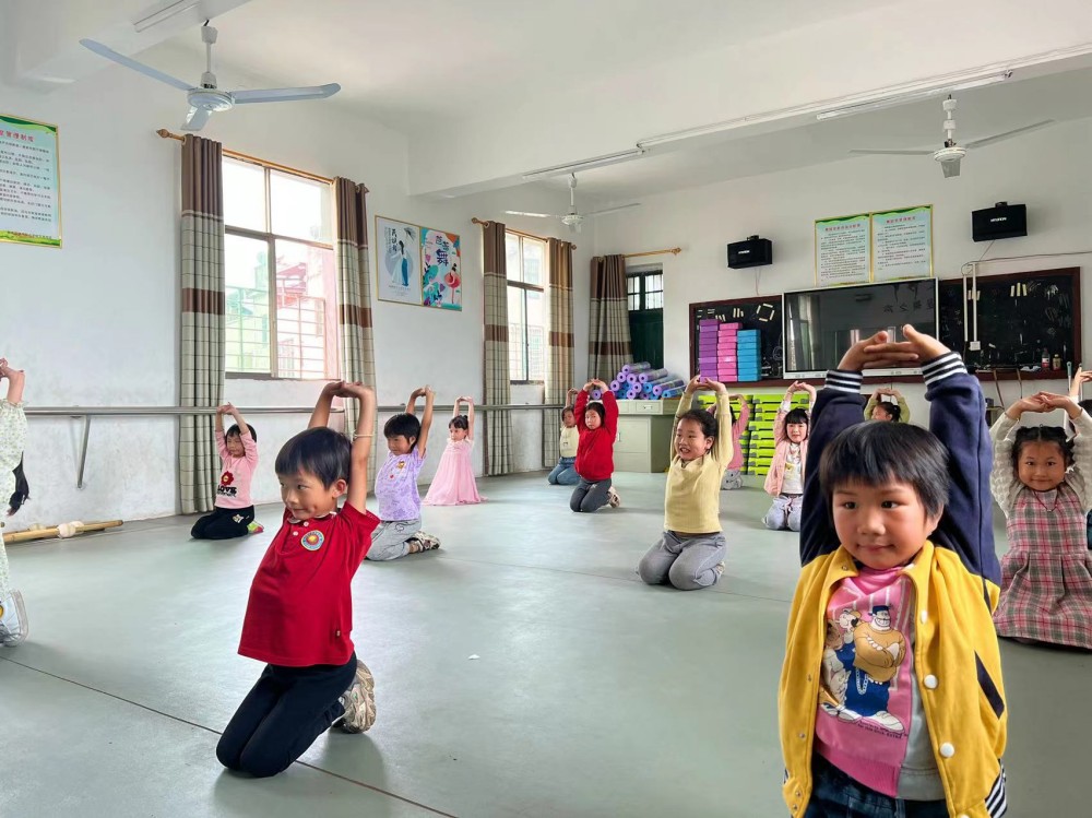 為了每一個(gè)孩子的美好童年 ——衡陽幼兒師專小學(xué)教育系赴衡南縣硫市小學(xué)開展留守兒童結(jié)對幫扶活動(dòng)