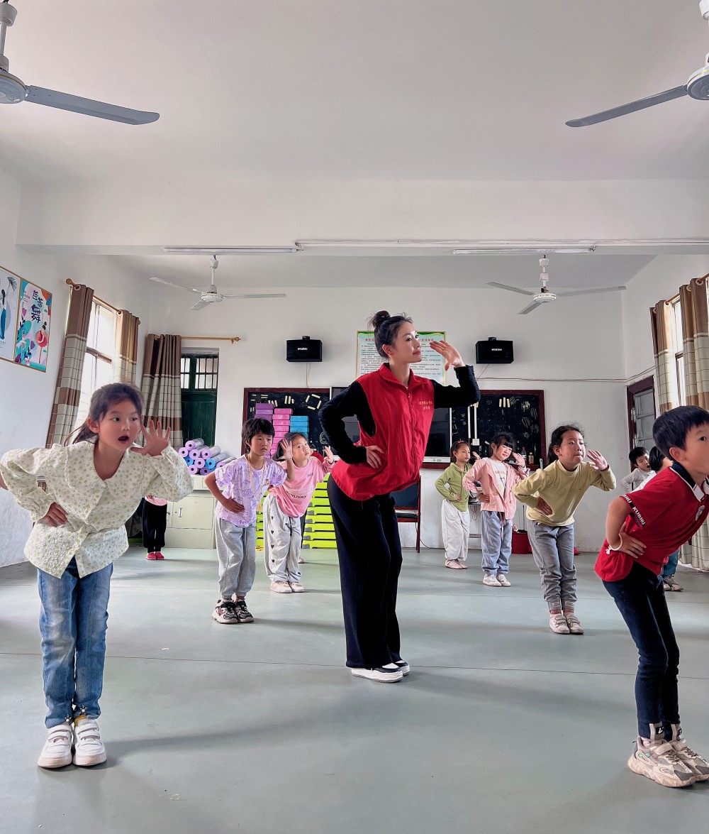 為了每一個(gè)孩子的美好童年 ——衡陽幼兒師專小學(xué)教育系赴衡南縣硫市小學(xué)開展留守兒童結(jié)對幫扶活動(dòng)