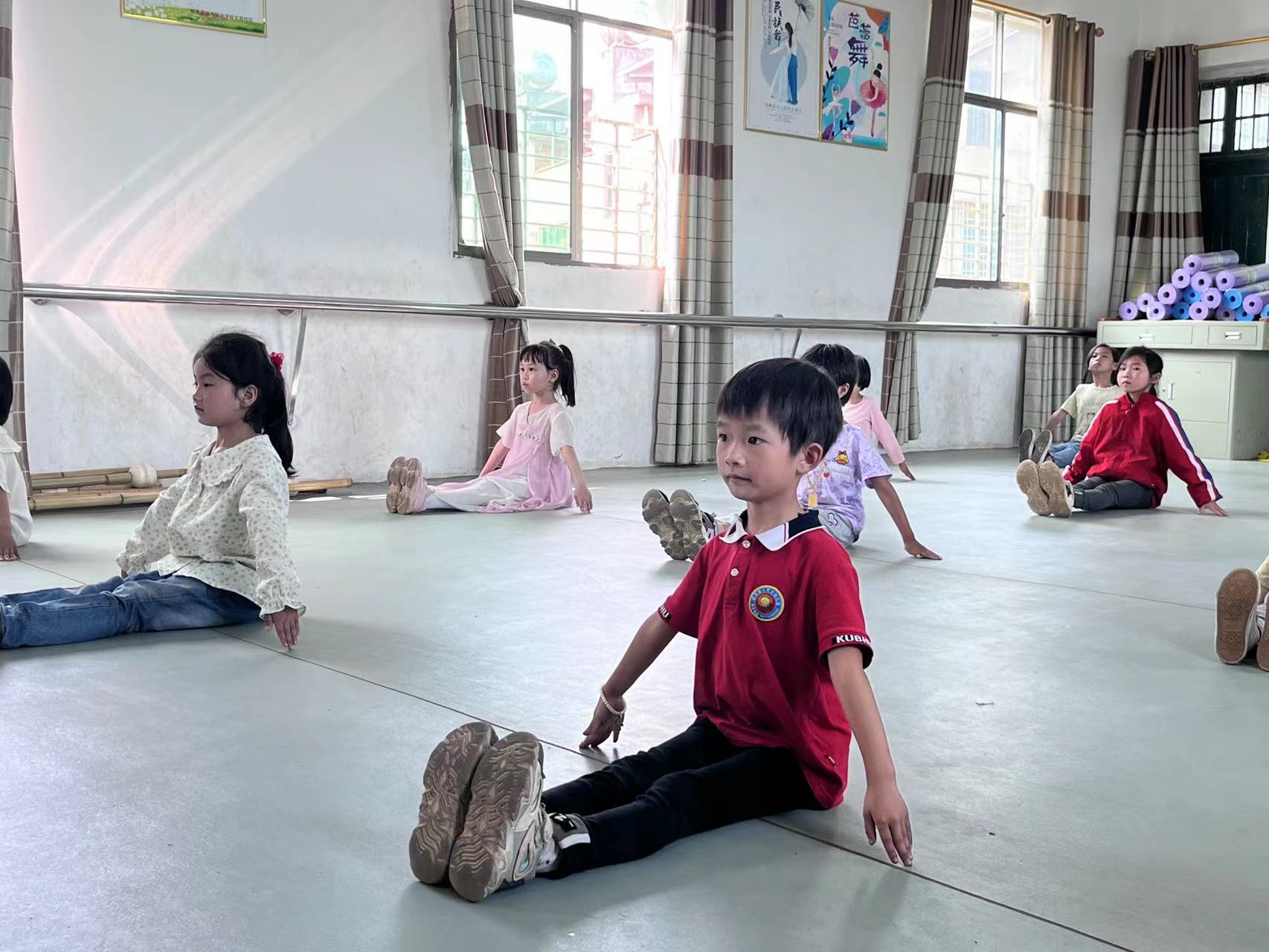為了每一個(gè)孩子的美好童年 ——衡陽幼兒師專小學(xué)教育系赴衡南縣硫市小學(xué)開展留守兒童結(jié)對幫扶活動(dòng)