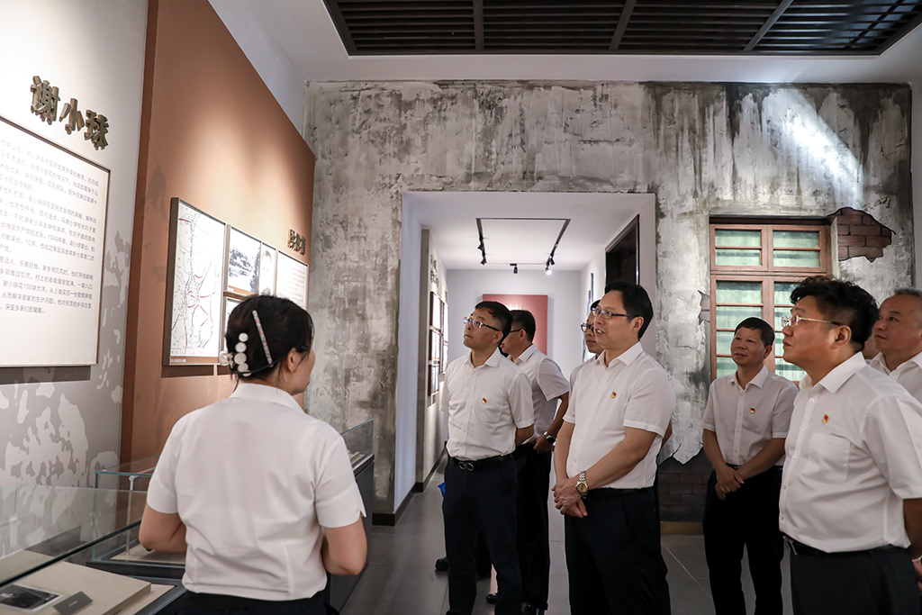 弘揚(yáng)革命精神  傳承紅色基因——衡陽幼兒師專黨委理論學(xué)習(xí)中心組開展主題黨日活動